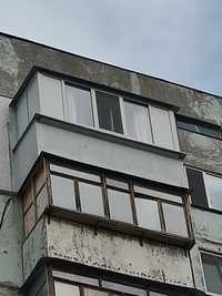 Продам комплект пластикових вікон на балкон