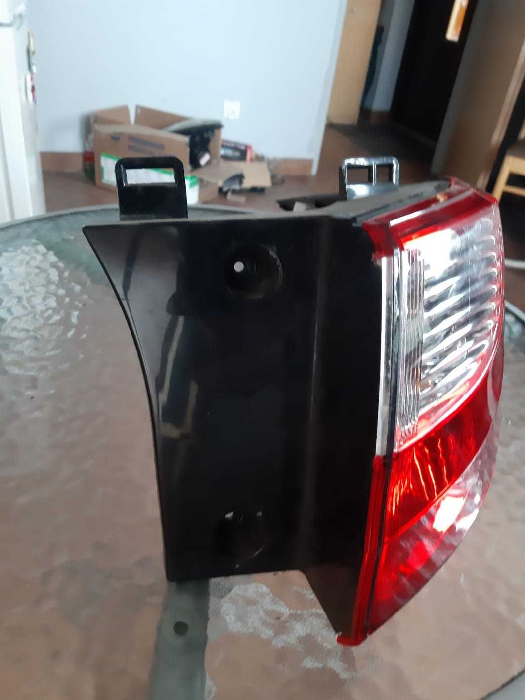 Mazda 5 11-14r prawa tylna lampa