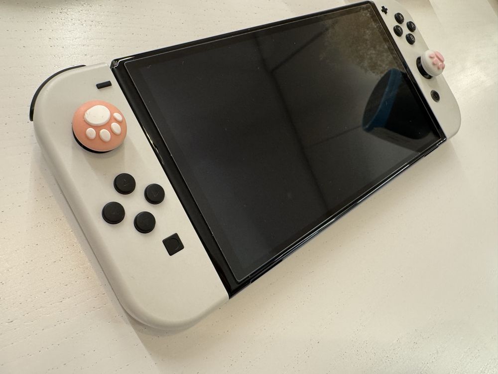 Nintendo Switch OLED - Zestaw w bardzo dobrym stanie