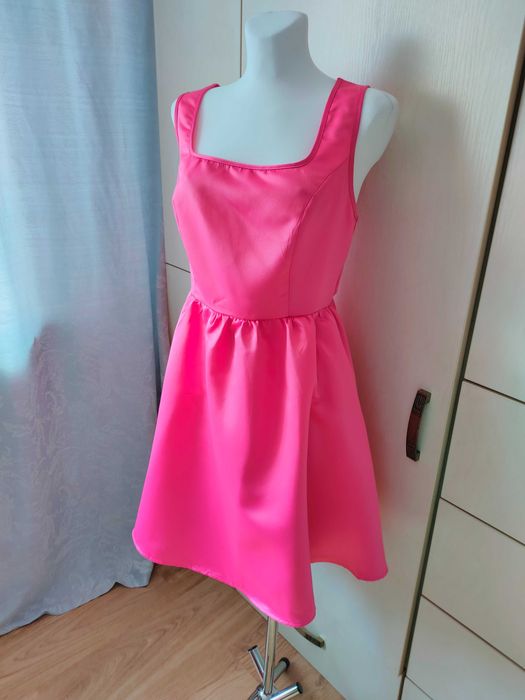 NOWA różowa satynowa sukienka z dużą kokardą 42/44 (XL/XXL) Shein