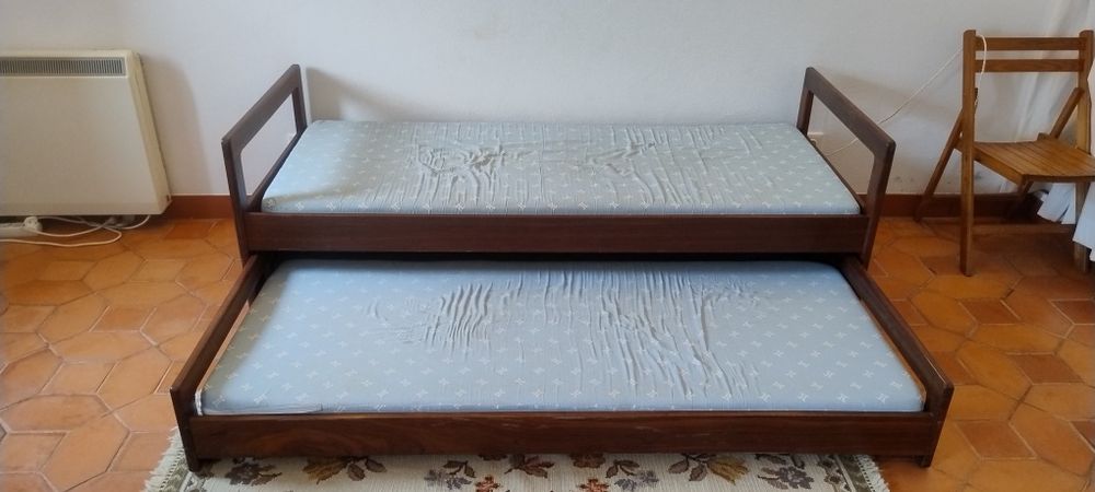 Cama vintage OLAIO de madeira maciça