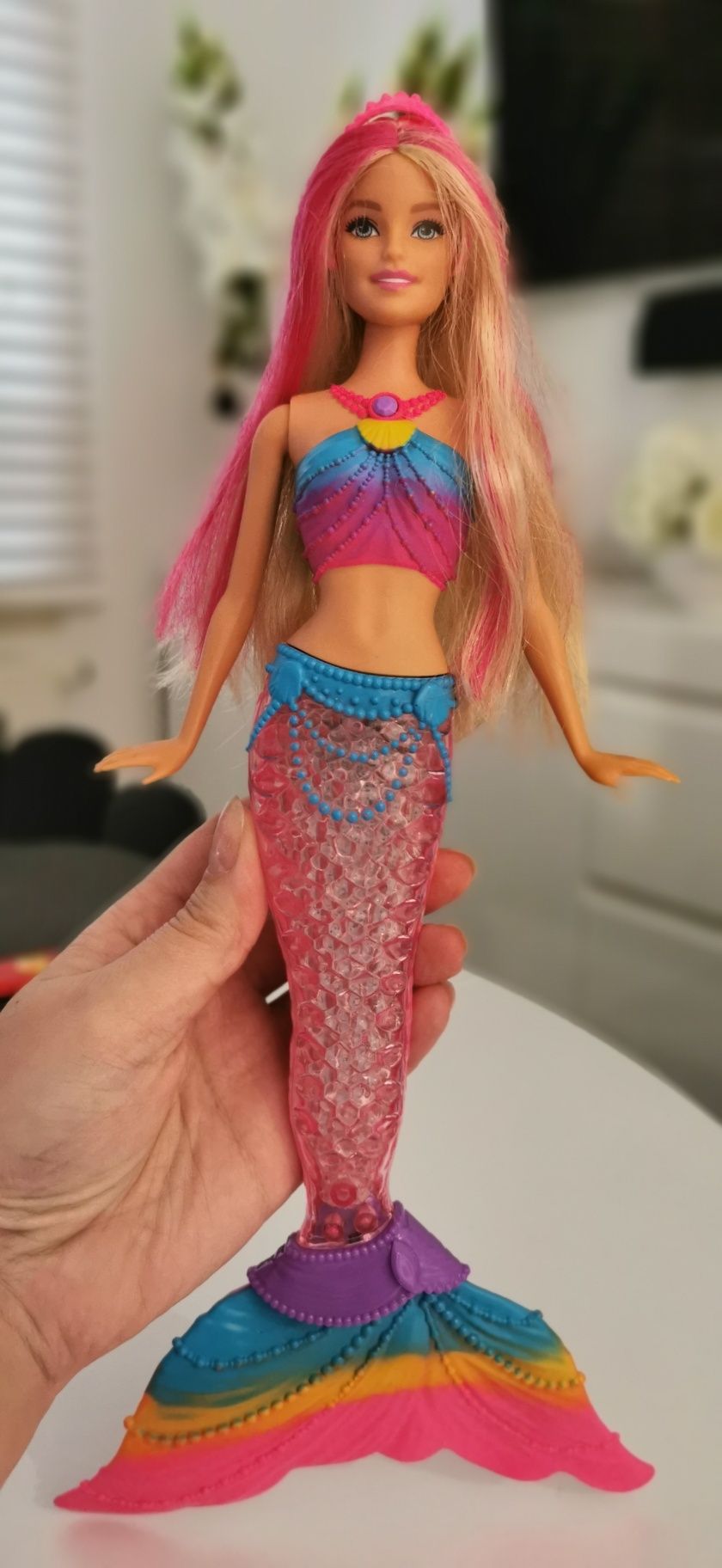 Lalka Barbie tęczowa