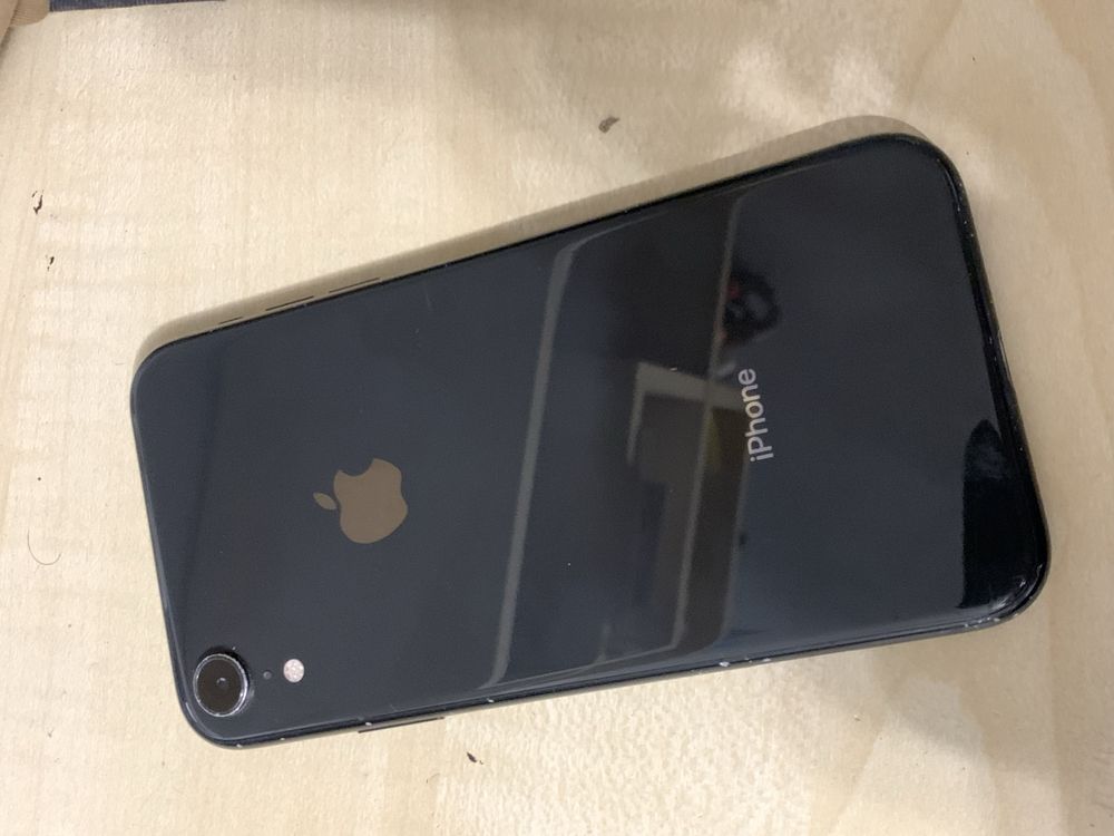 Iphone model XR 64GB, kolor czarny.