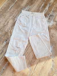 Biale spodnie jeansy