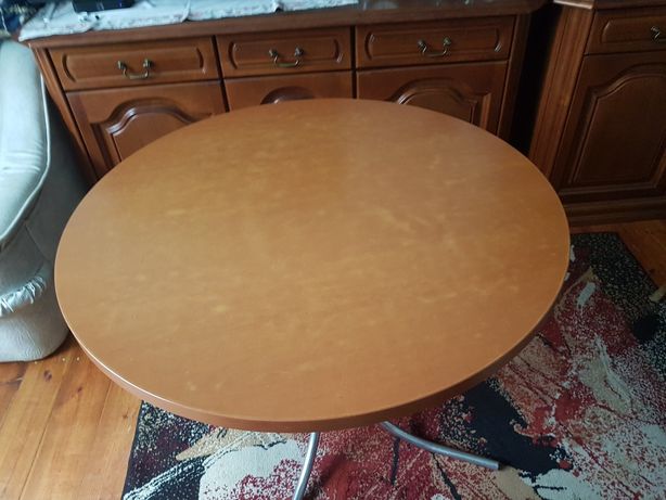 Stół okrągły + dwa krzesła  używany