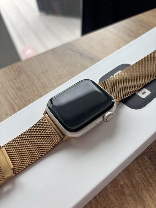 Apple Watch SE 2022 40 mm GPS + Cellular • pudełko