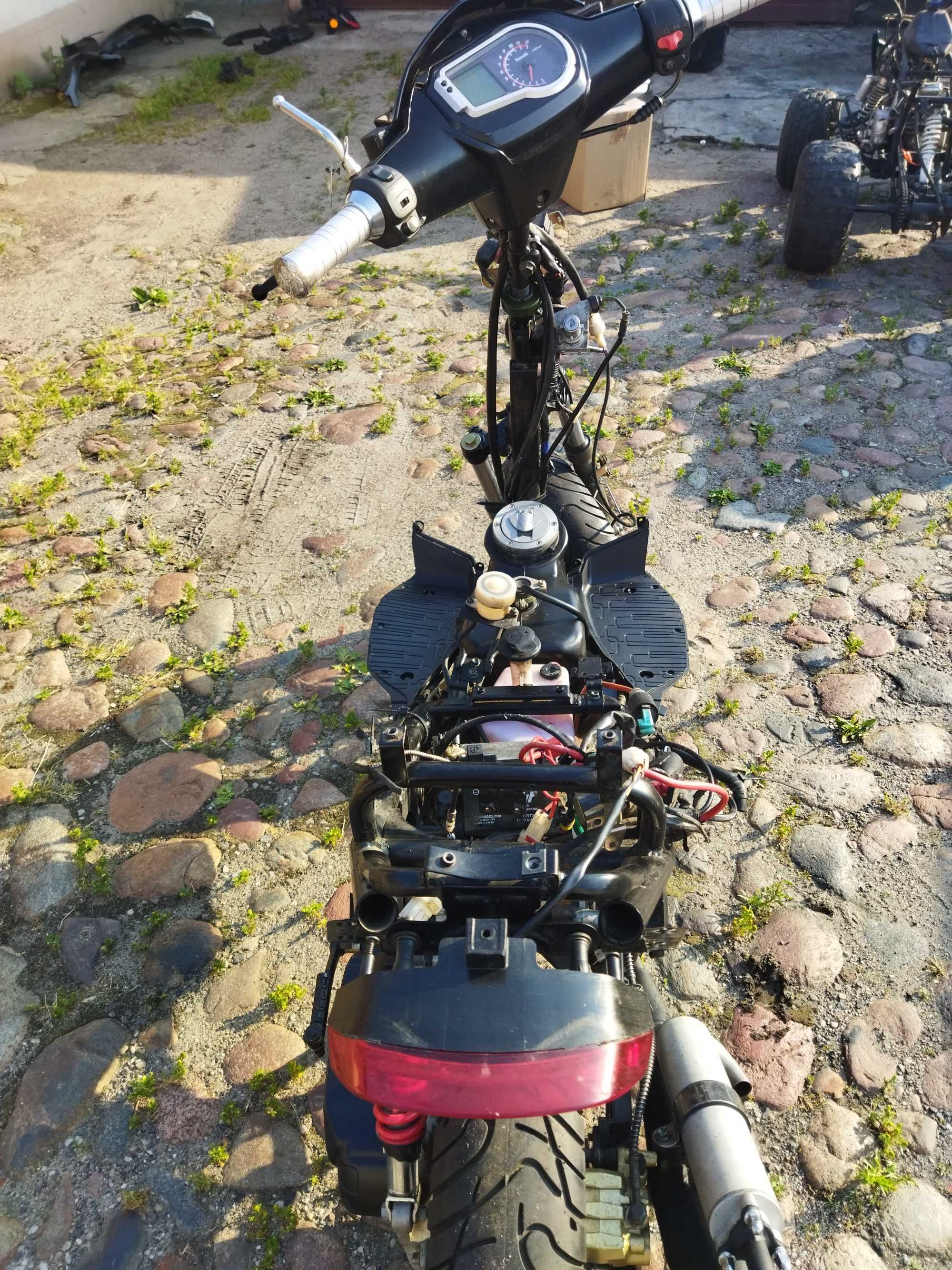 Częśći Benelli Quattro XJ49x  rok 2015 Rama plastyki koła lagi lampy