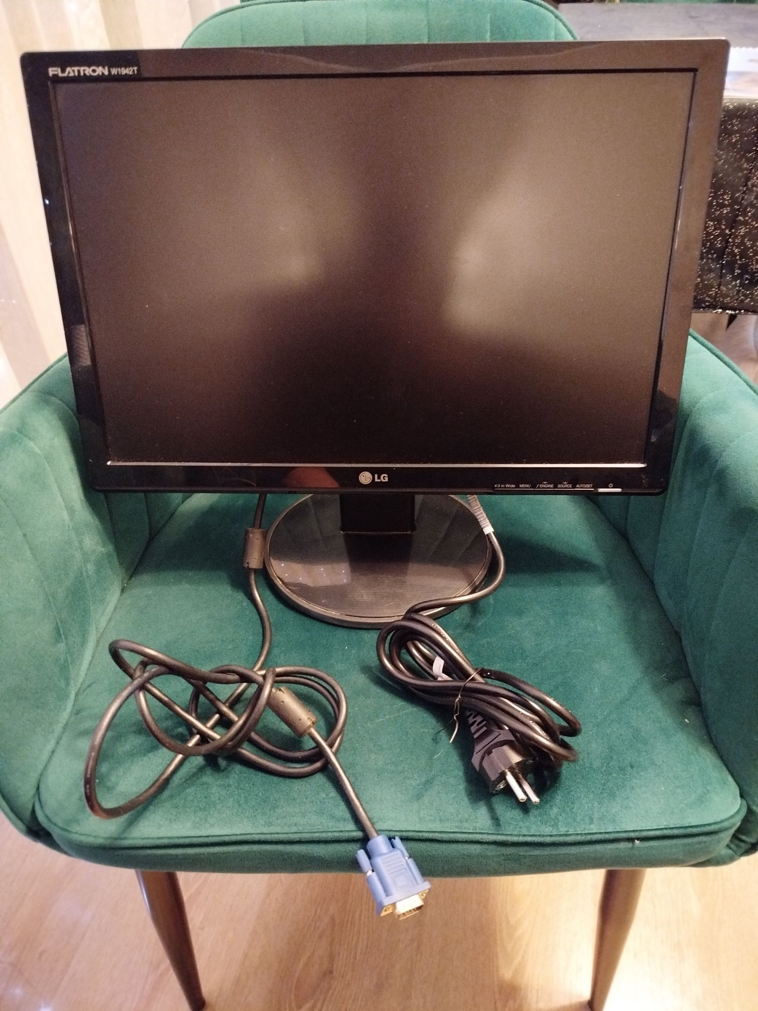 LG monitor komputerowy 19 cali