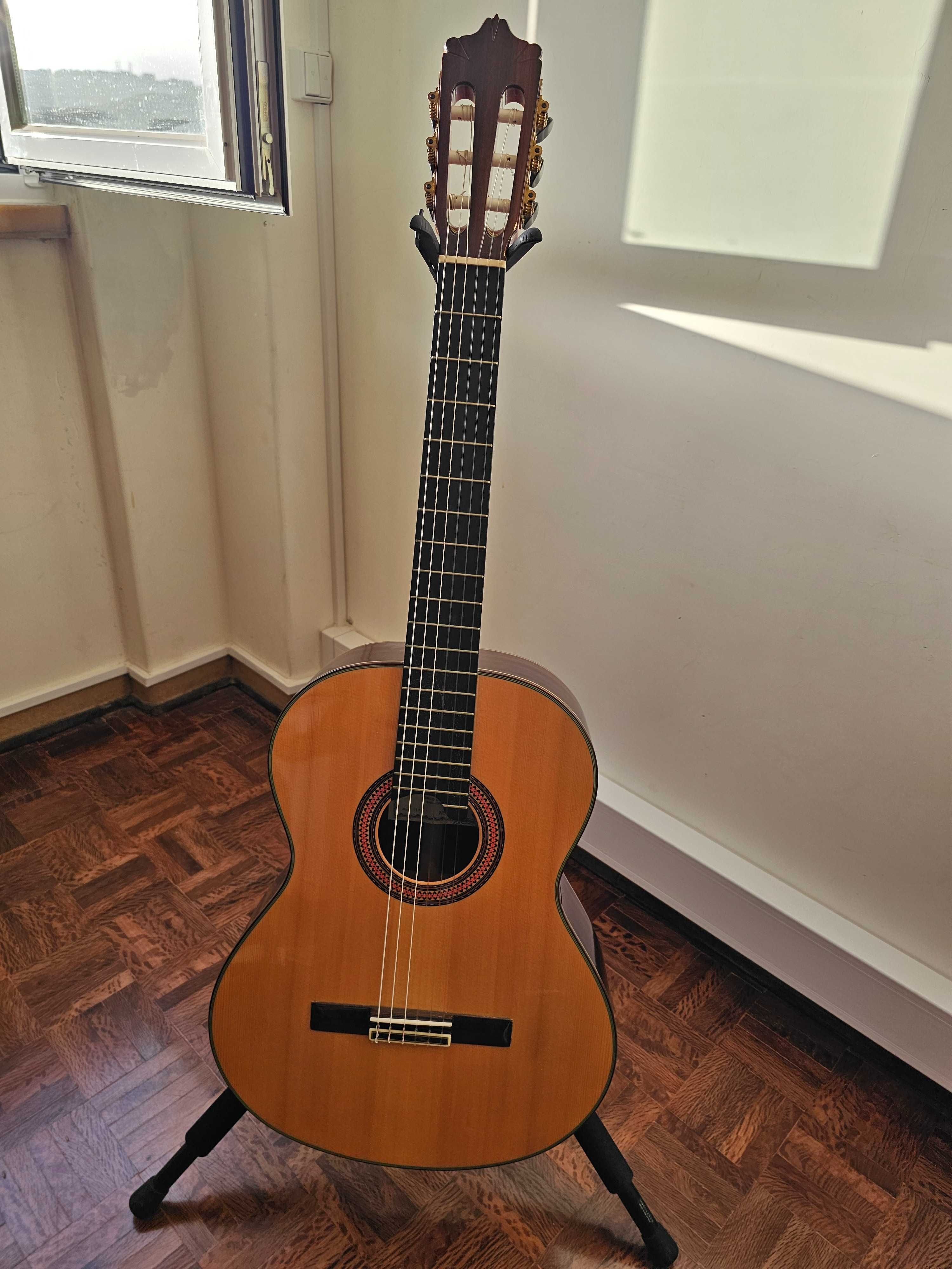 Guitarra Clássica Alhambra 11P + Estojo   -   Classical Guitar + Case