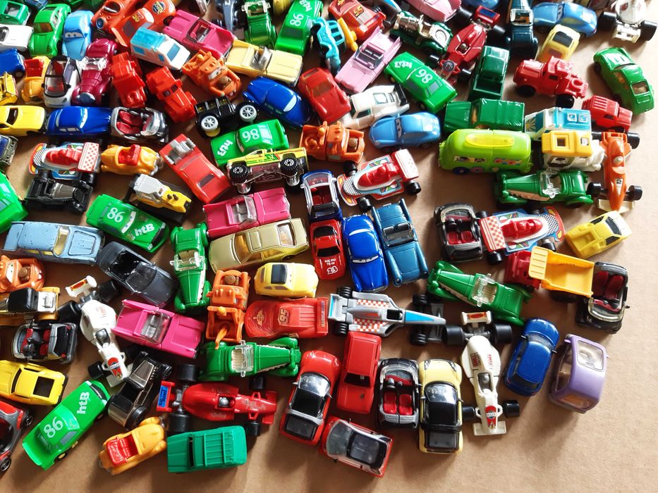 Lote com 220 Carrinhos Kinder Brindes Ferrero