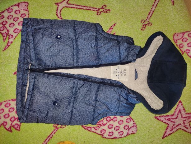 Продам жилетку для мальчика зимняя безрукавка 1,5 - 2 года