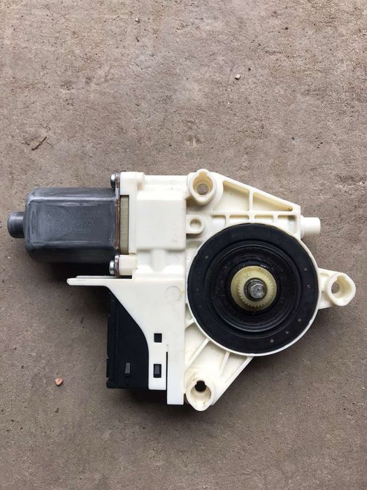 Моторчик склопідйомника Рено Лагуна 3 задній лівий 827 31000 1R ty- -A