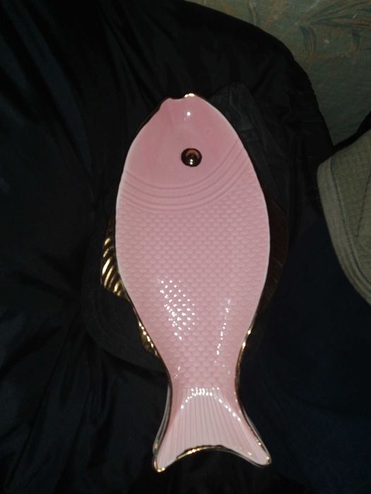 Блюдо золота рибка кераміка у формі риби