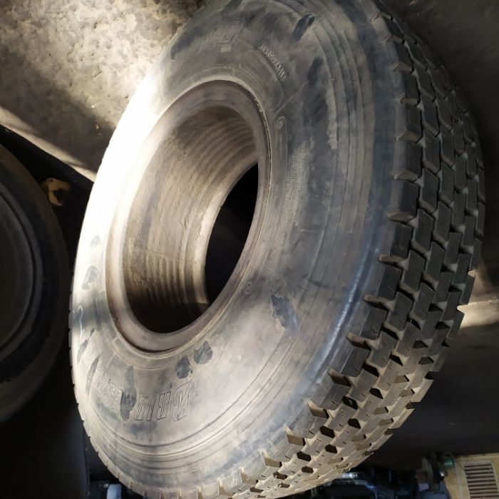 продаю автошину 11Р20 /300*508/ на каркасе БРИДЖСТОУН с диском