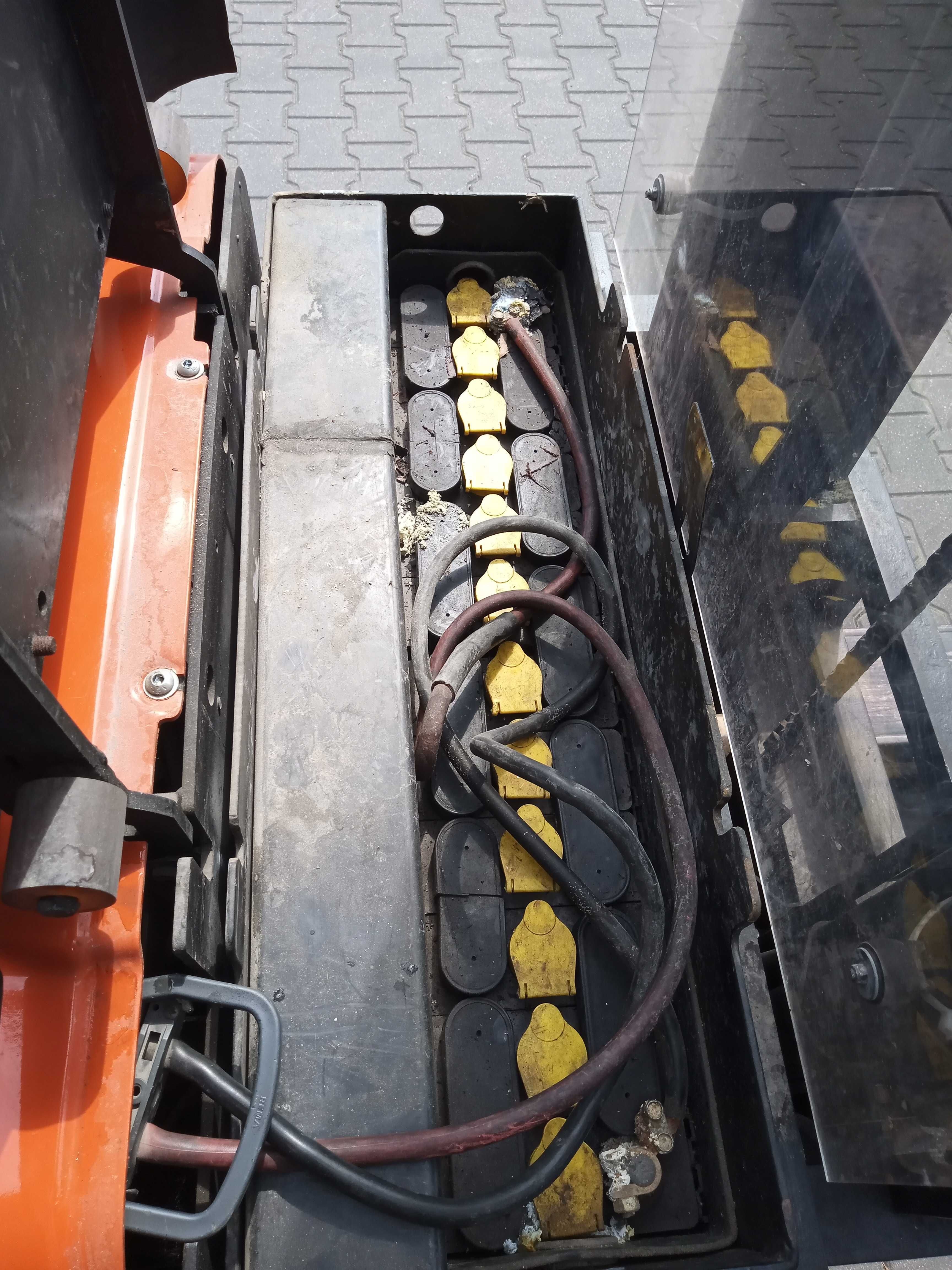 Ręczny wózek BTSPE160 z elektrycznym napędem i mechanizmem podnoszącym