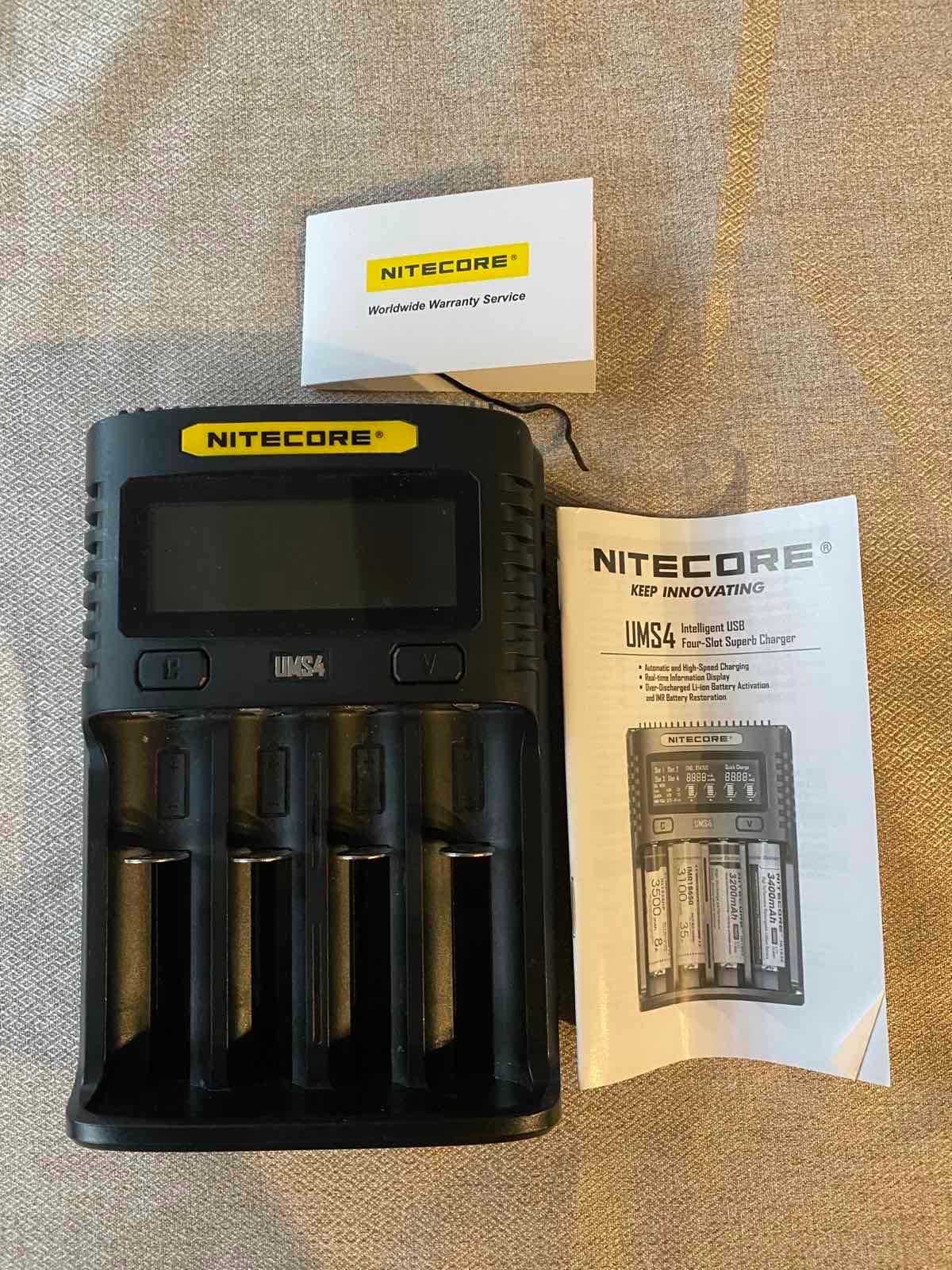 Nitecore UMS4 -Зарядное устройство  для аккумуляторов любых размеров