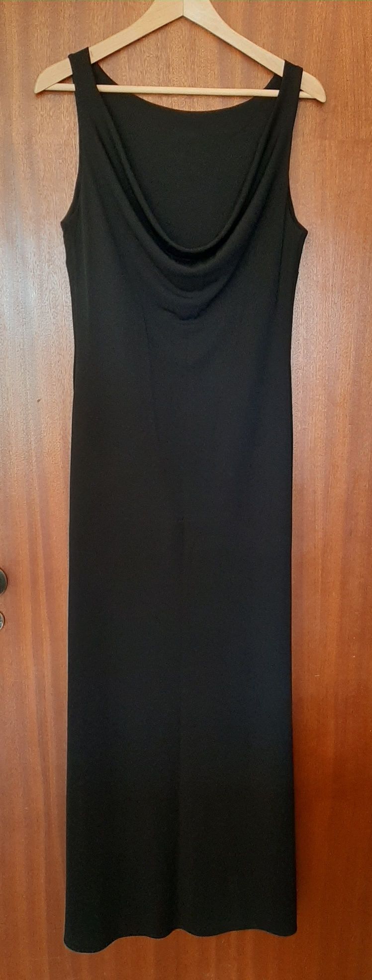 Vestido preto de malha comprido sem mangas  C&A