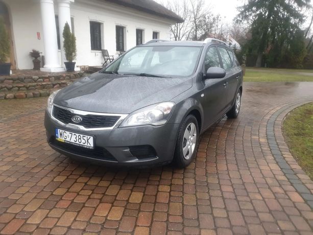 Kia Ceed 1,6 CVVT benzyna ,mały przebieg, klima, hak