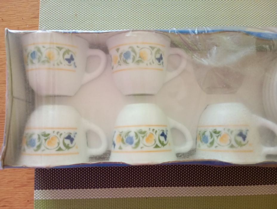 кофейный сервиз: 5 чашек, 6 блюдец