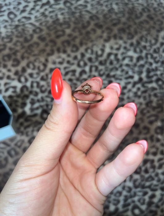 Anel Pandora Solitário Coroa Rosa Revestimento Ouro 14k