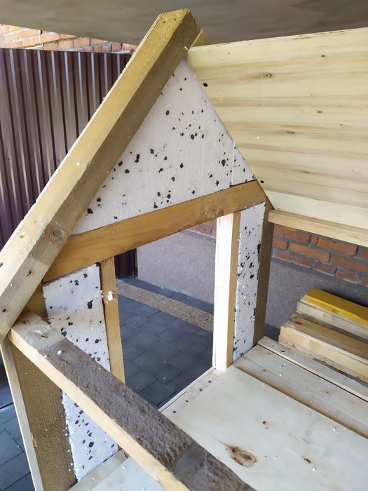 Buda dla psa, ocieplona .