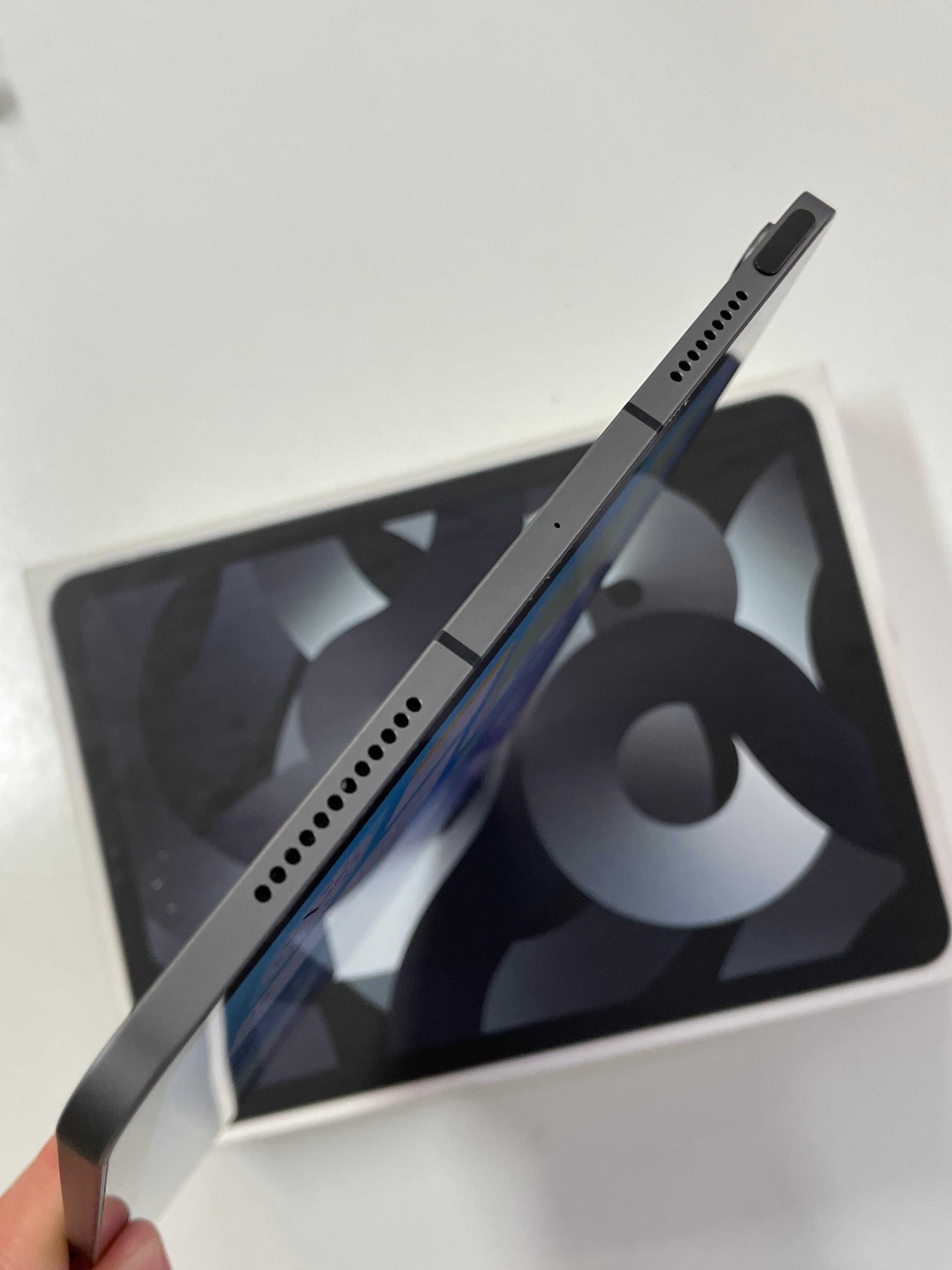 Apple iPad Air (5th Gen) / 256 GB Wi-Fi Cellular Szary