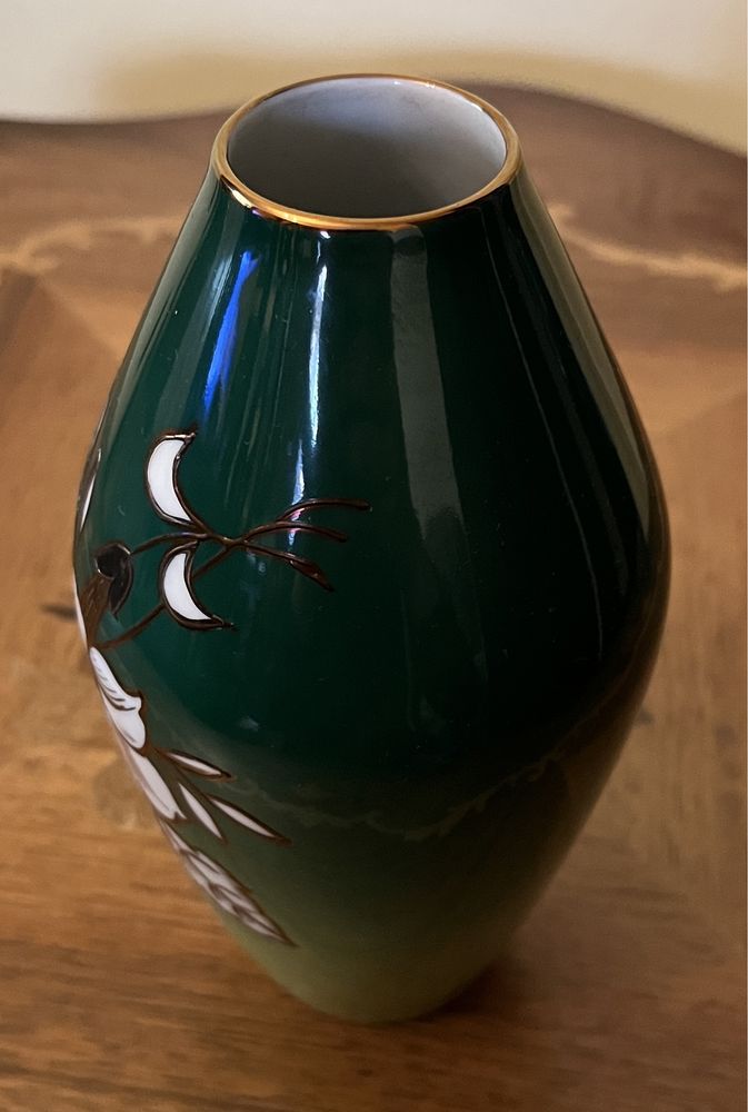 Wallendorf śliczny, ręcznie złocony zielony wazon