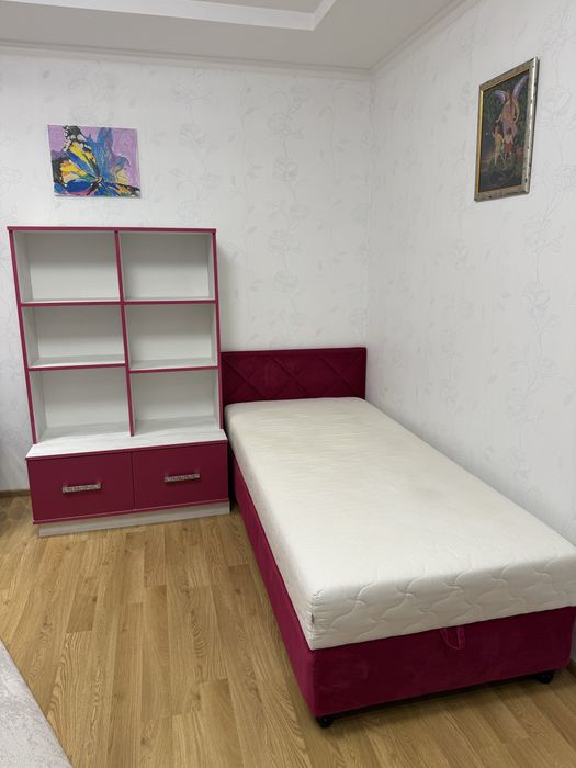 Меблі в дитячу. Ліжко та полиця