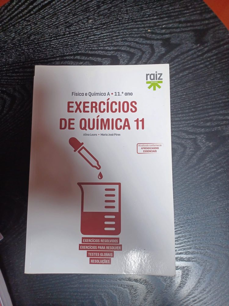 Livro de Exercícios Física e Química A