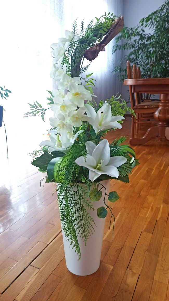 Nowa kompozycja kwiatowa Piękny Stroik/dekoracja wysoki w białej donic