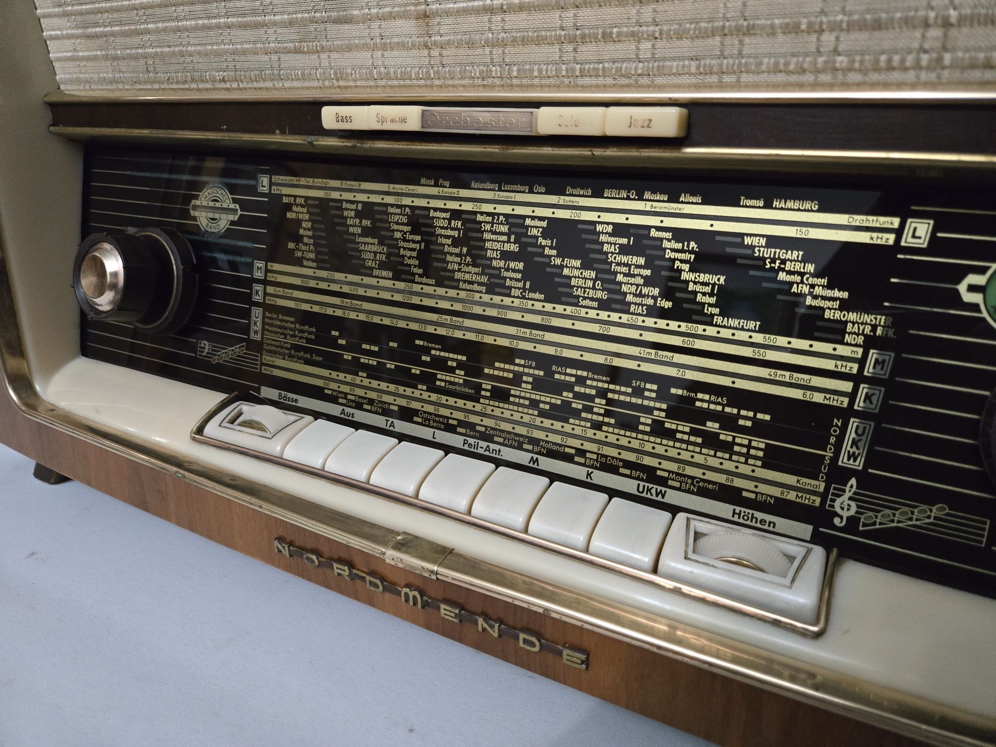 Rádio antigo reparado Nordmende