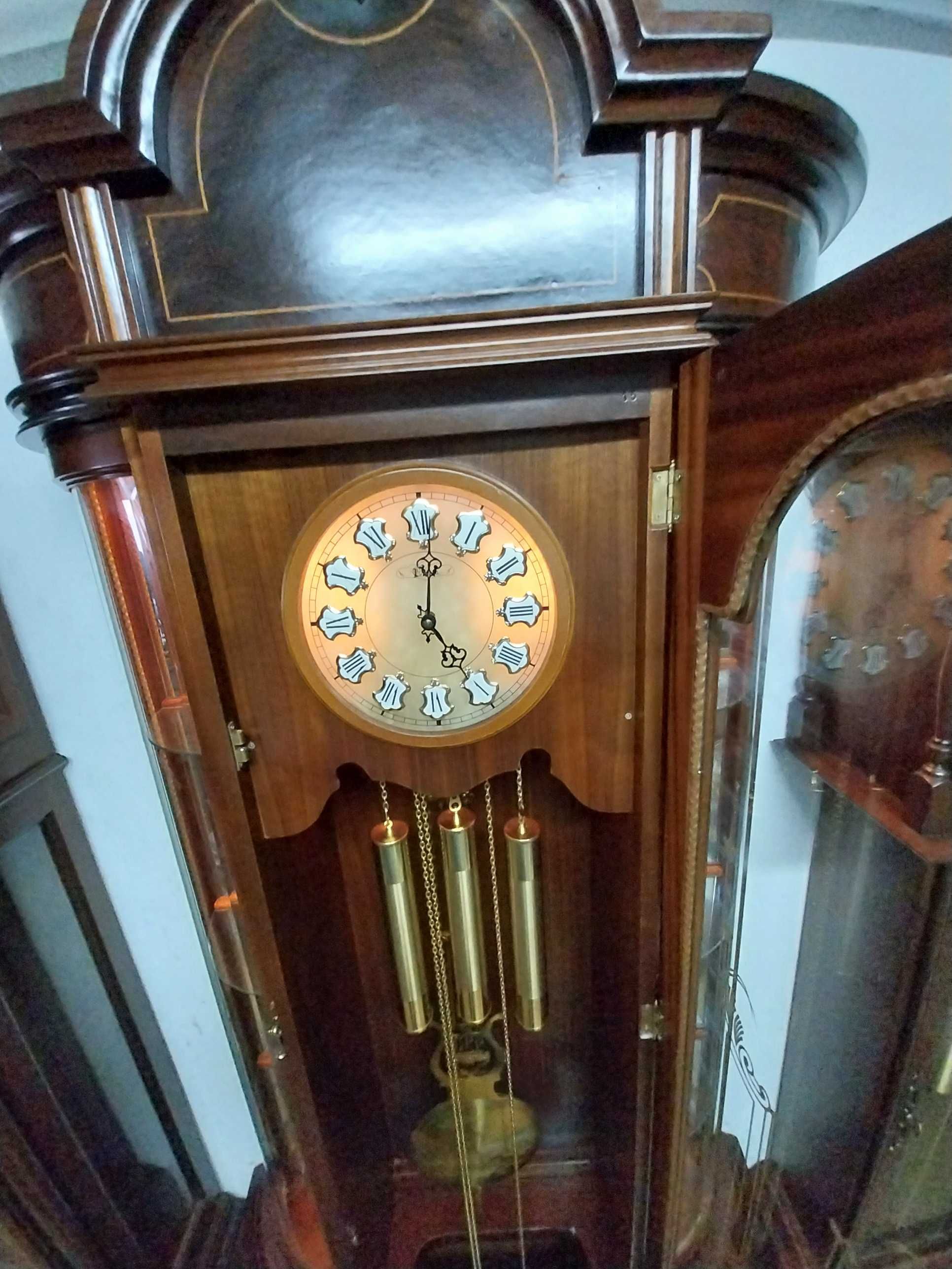 Relogio de sala, grande de pendulo com 3 pesos em latão