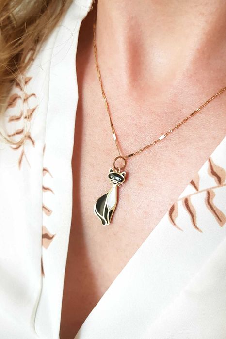 Złota zawieszka kotek emaliowana próba złota 585