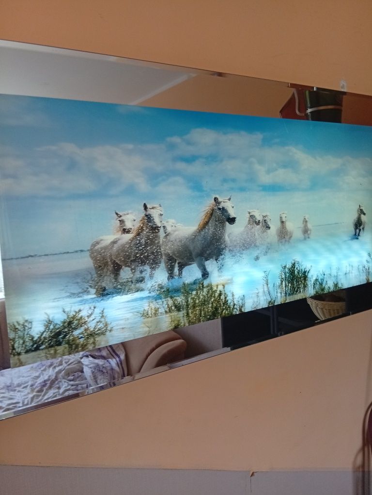 Obraz podświetlany i z dźwiękiem