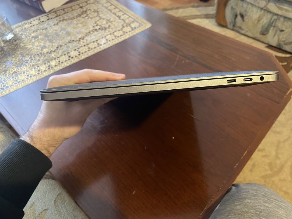 MacBook Pro 13 2019 Touch Bar 16gb i5