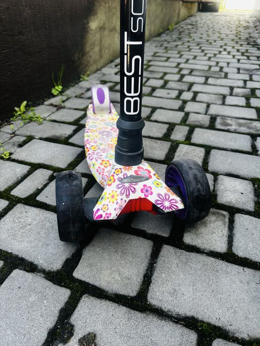 Самокат дитячий(дівчинка)