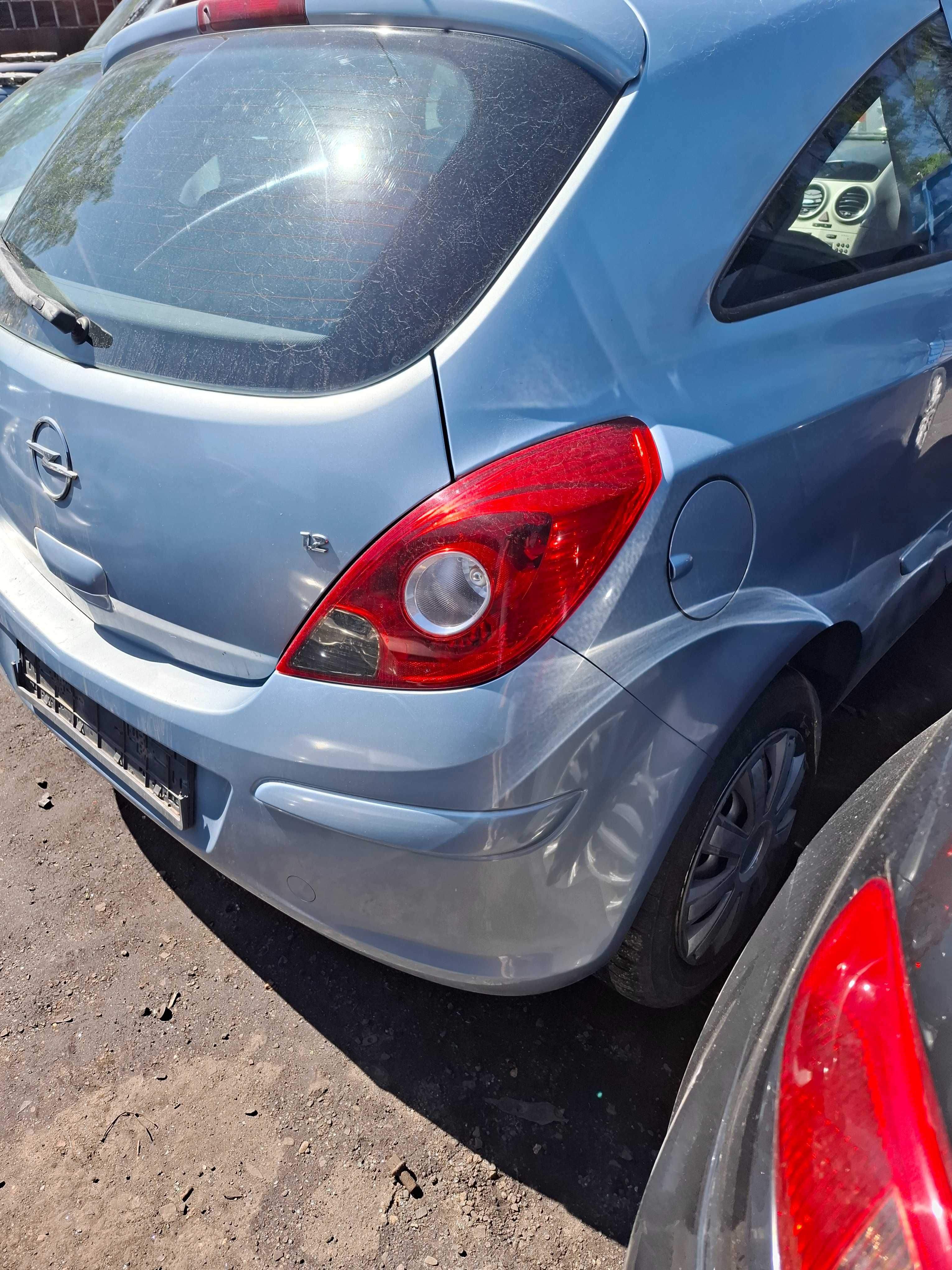 Zderzak tył tylni Opel Corsa D 3 drzwi Z21C