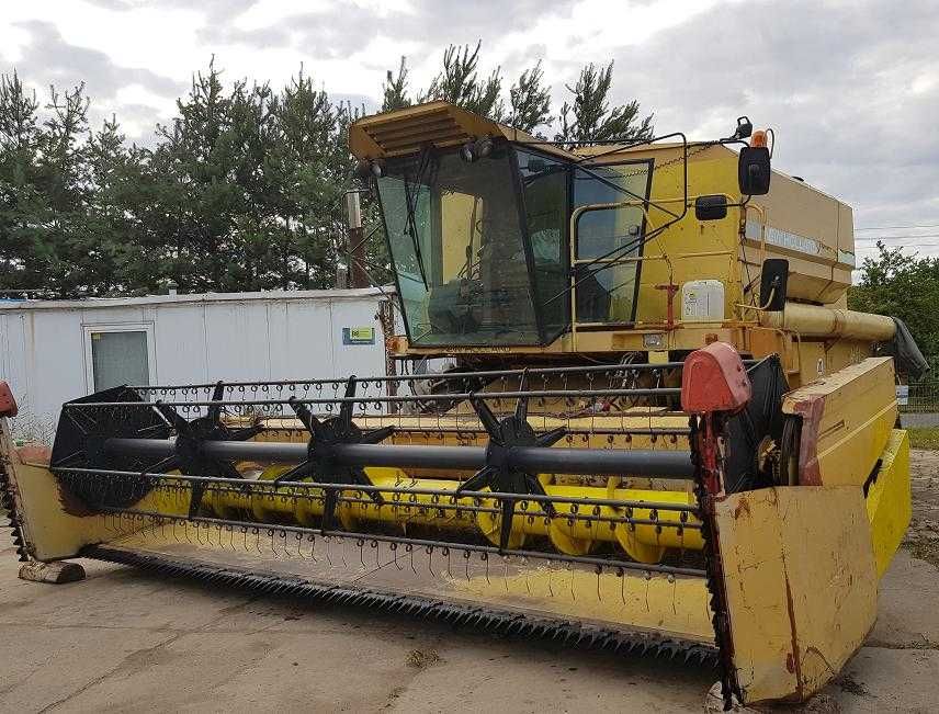 Kombajn zbożowy New Holland TF 46