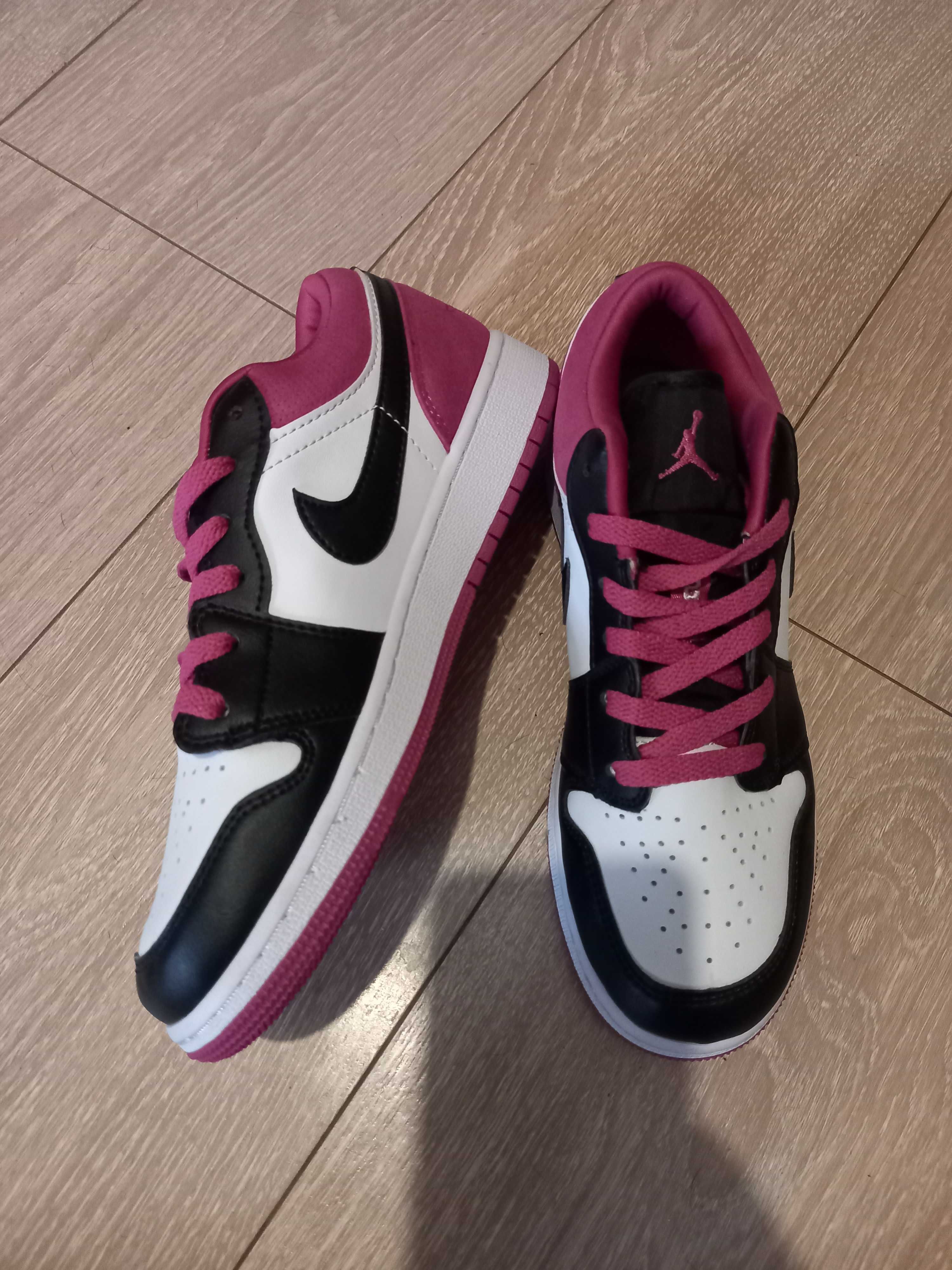 Жіночі кросівки Nike Air Jordan 1 Low pink black