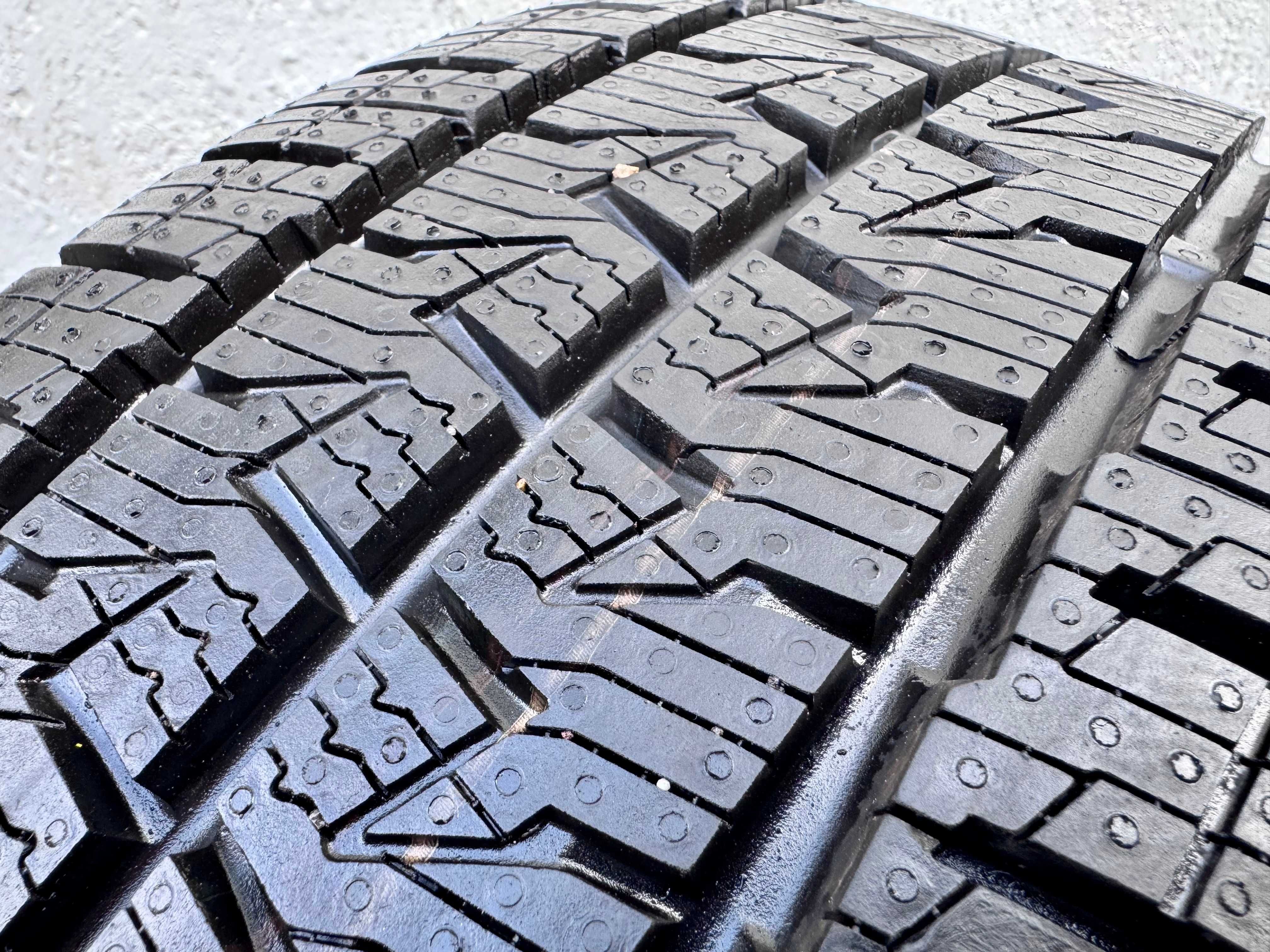 Koła Całoroczne Mercedes Sprinter 910 907 Oryginalne 225/65R16C DEMO