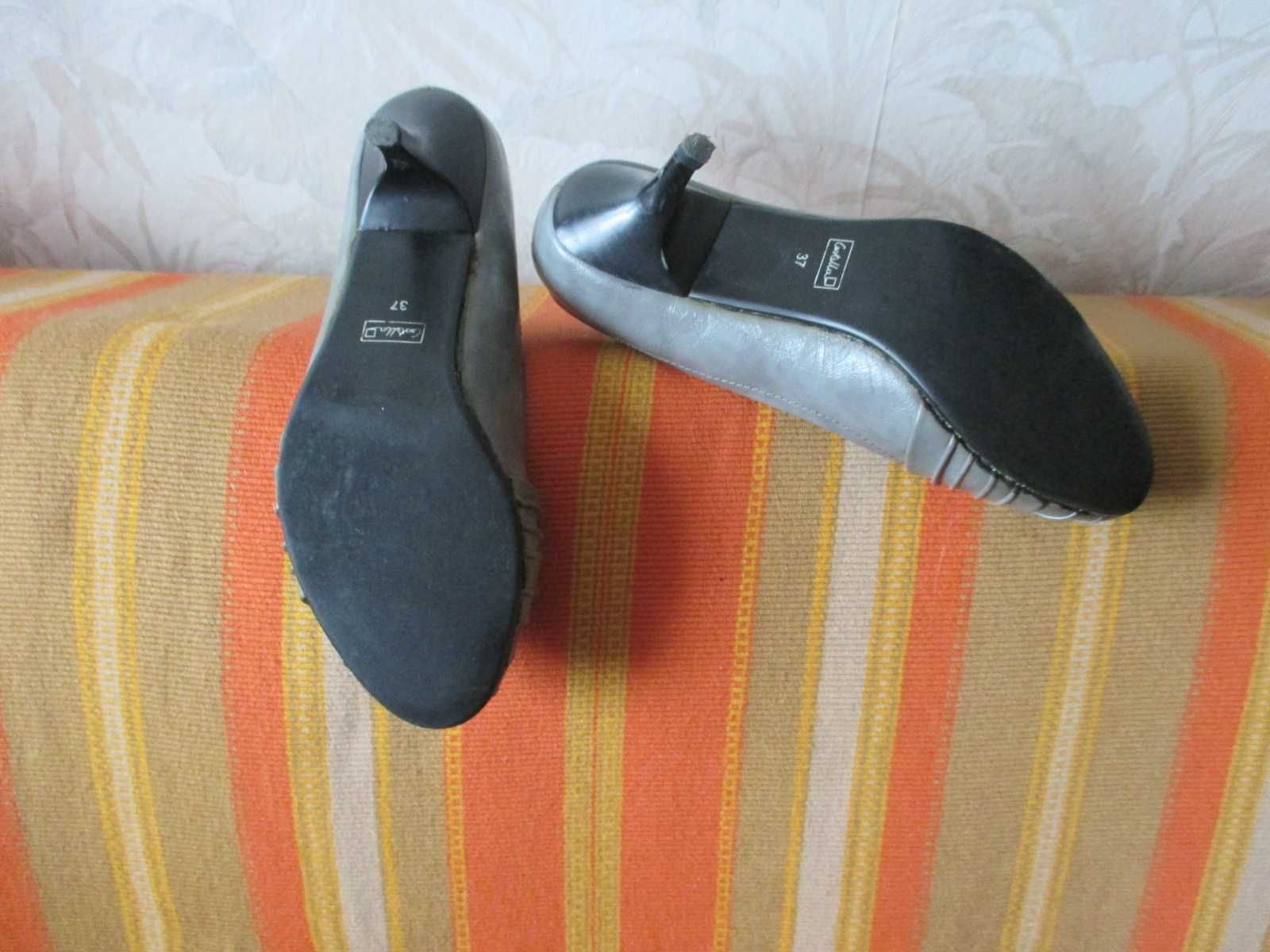 Szare buty na szpilce wys, 6cm firmy Castella w rozm. 37/24