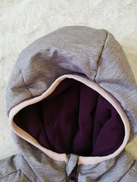 Gruby bezrękawnik z kapturem Decathlon r. 98