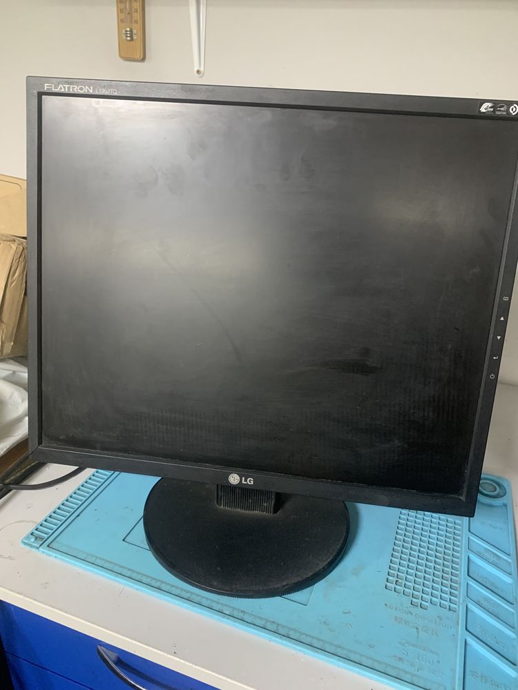 Монитор lg 19”