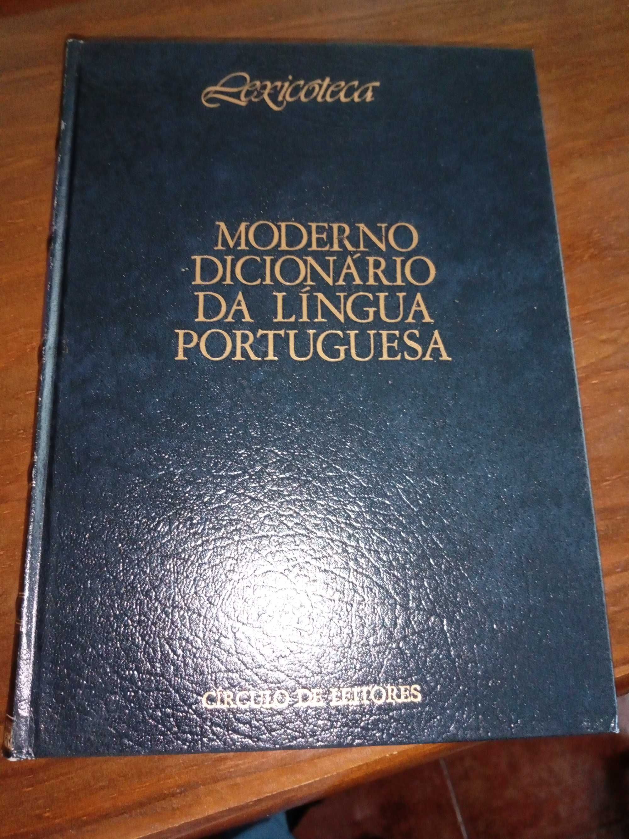 Gramáticas e dicionários antigos