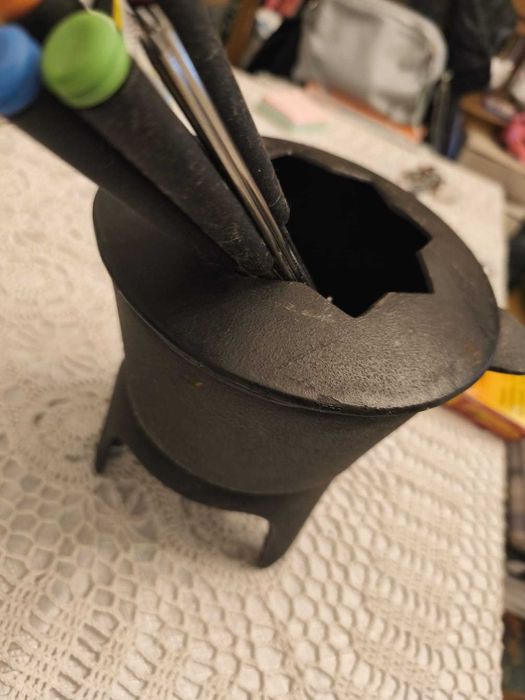 Zestaw turystyczny żeliwne naczynie