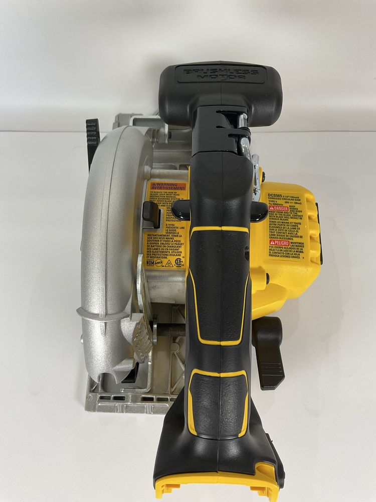 Акумуляторная бесщеточная циркулярная пила DEWALT DCS565B 165мм 20v