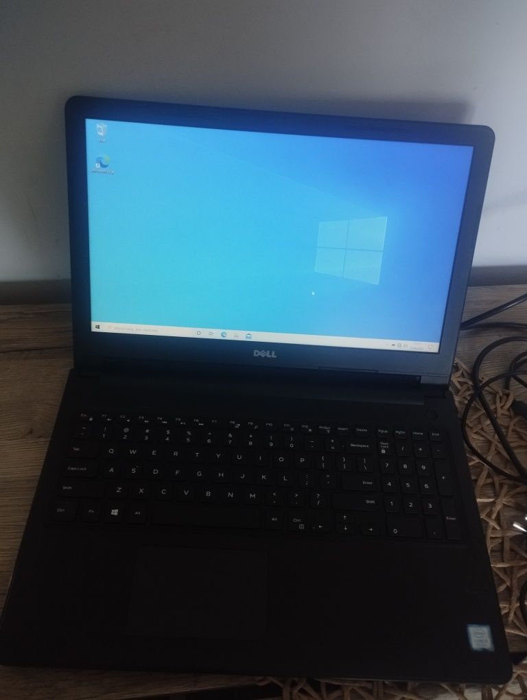 Sprzedam laptopa Dell