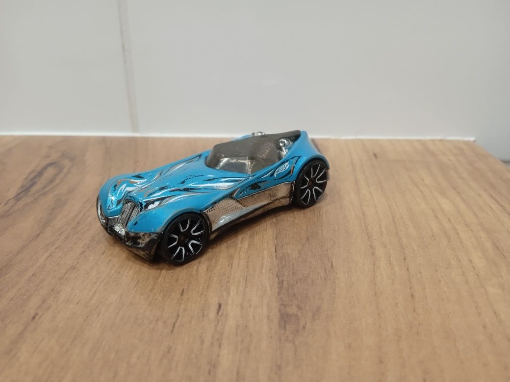 Hot Wheels 2008 h15 resorak samochodzik model