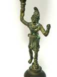 para restauro: antigo castiçal figurativo em bronze