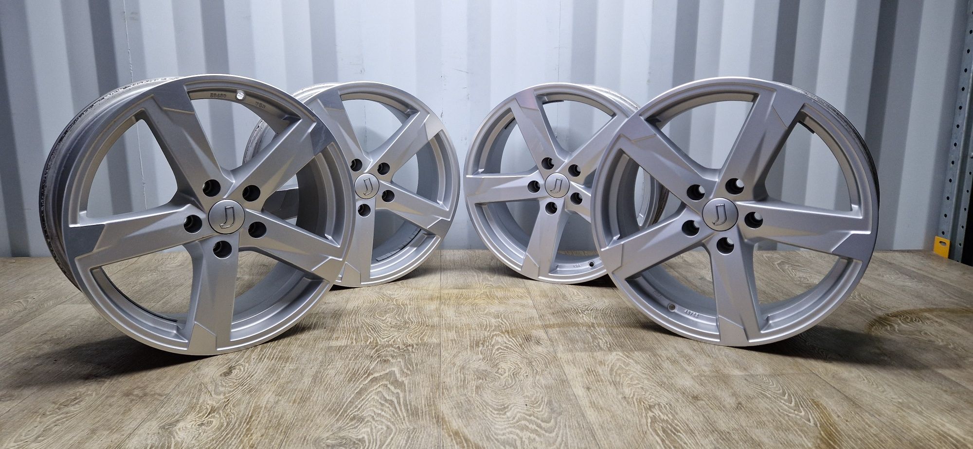 Felgi 17 Vw Skoda Seat Audi 5×112 ET35 7,5J piasta 70.4mm
